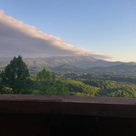 Yogi'S Den: Breathtaking Views! 3 Min To Dollywood, On 1 Acre! Villa Sevierville Exteriör bild