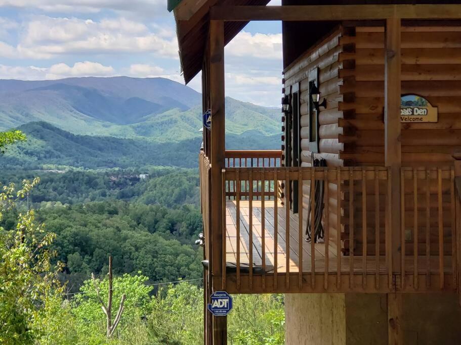 Yogi'S Den: Breathtaking Views! 3 Min To Dollywood, On 1 Acre! Villa Sevierville Exteriör bild