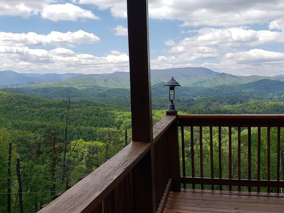 Yogi'S Den: Breathtaking Views! 3 Min To Dollywood, On 1 Acre! Villa Sevierville Exteriör bild