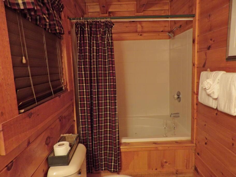 Yogi'S Den: Breathtaking Views! 3 Min To Dollywood, On 1 Acre! Villa Sevierville Exteriör bild