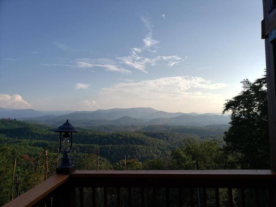 Yogi'S Den: Breathtaking Views! 3 Min To Dollywood, On 1 Acre! Villa Sevierville Exteriör bild