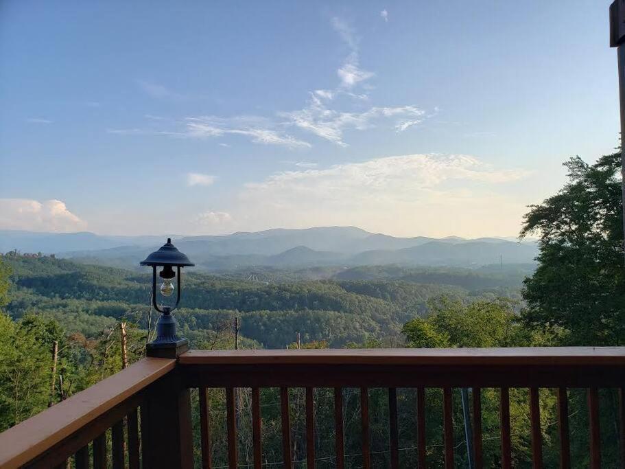 Yogi'S Den: Breathtaking Views! 3 Min To Dollywood, On 1 Acre! Villa Sevierville Exteriör bild