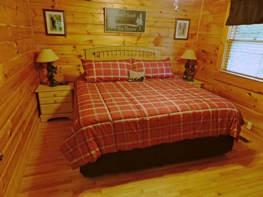 Yogi'S Den: Breathtaking Views! 3 Min To Dollywood, On 1 Acre! Villa Sevierville Exteriör bild
