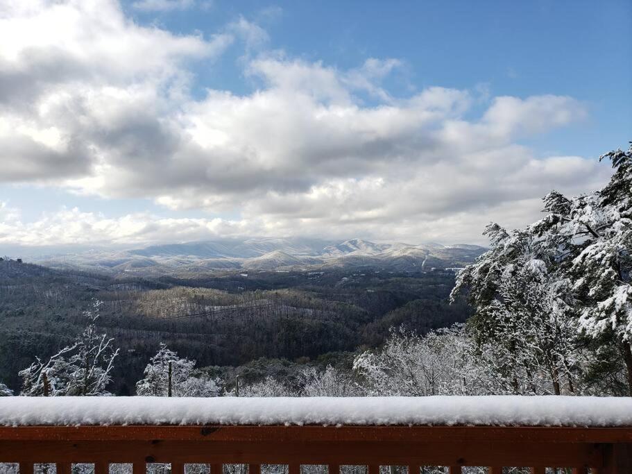 Yogi'S Den: Breathtaking Views! 3 Min To Dollywood, On 1 Acre! Villa Sevierville Exteriör bild