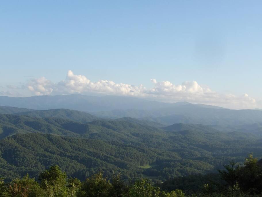 Yogi'S Den: Breathtaking Views! 3 Min To Dollywood, On 1 Acre! Villa Sevierville Exteriör bild