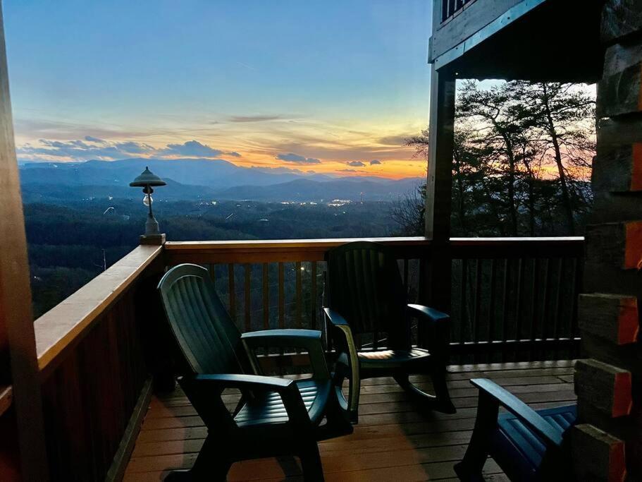 Yogi'S Den: Breathtaking Views! 3 Min To Dollywood, On 1 Acre! Villa Sevierville Exteriör bild
