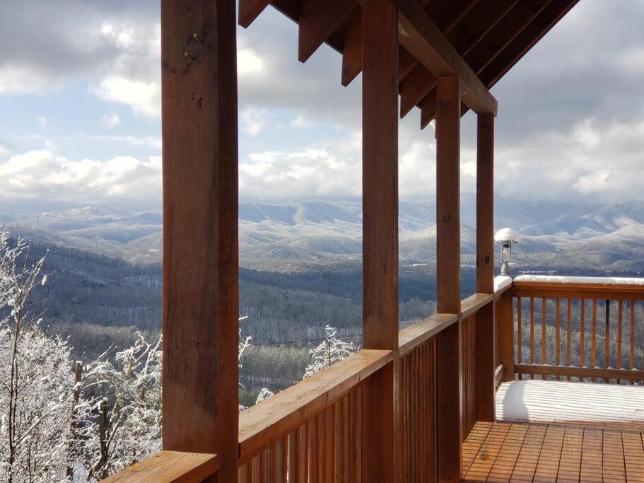 Yogi'S Den: Breathtaking Views! 3 Min To Dollywood, On 1 Acre! Villa Sevierville Exteriör bild
