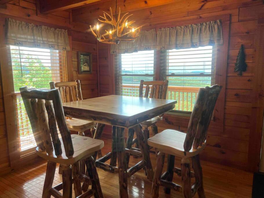 Yogi'S Den: Breathtaking Views! 3 Min To Dollywood, On 1 Acre! Villa Sevierville Exteriör bild