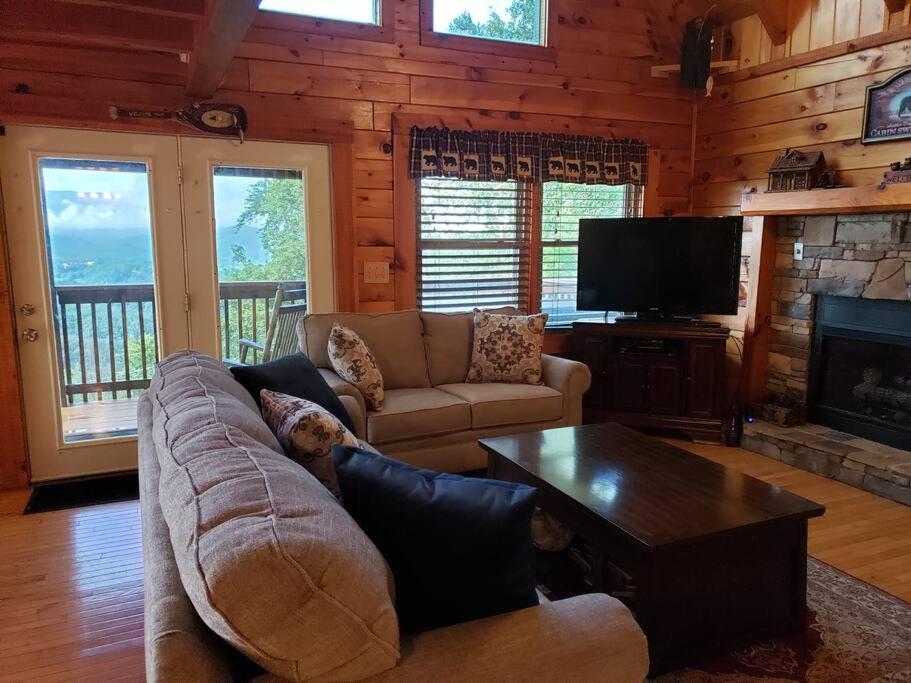 Yogi'S Den: Breathtaking Views! 3 Min To Dollywood, On 1 Acre! Villa Sevierville Exteriör bild