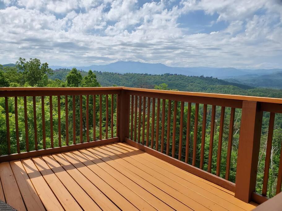 Yogi'S Den: Breathtaking Views! 3 Min To Dollywood, On 1 Acre! Villa Sevierville Exteriör bild