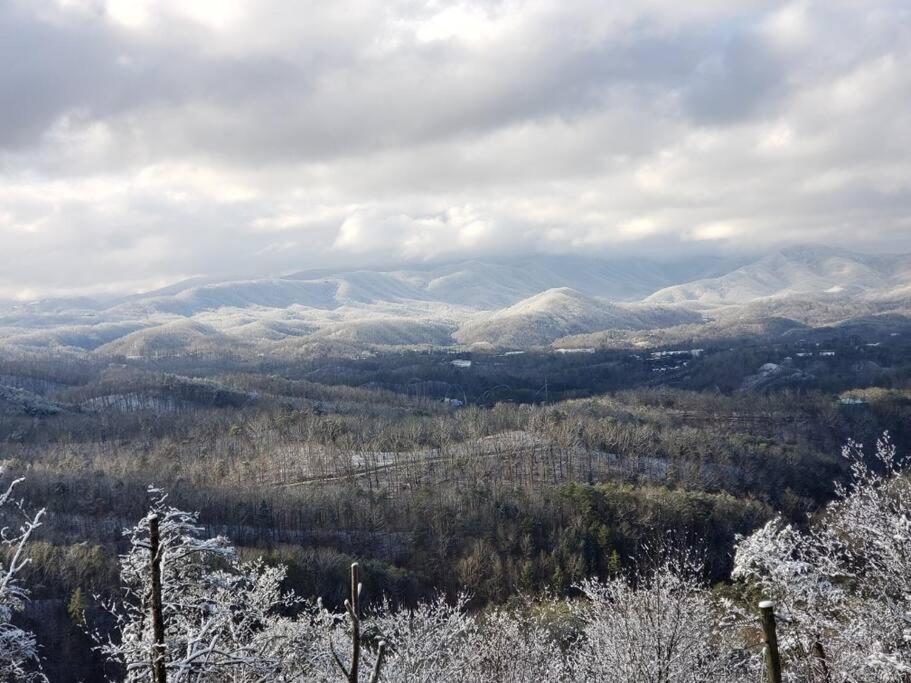 Yogi'S Den: Breathtaking Views! 3 Min To Dollywood, On 1 Acre! Villa Sevierville Exteriör bild